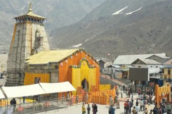 Doors of Kedarnath temple opened at auspicious time, flower shower from helicopter