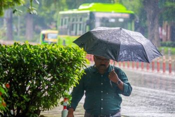 Weather changed in Delhi-NCR, temperature dropped due to strong storm and rain