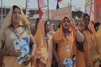 Women wearing sindoori coloured saris reached Bhopal to listen to PM Modi