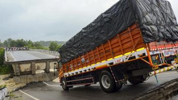 Heavy rain wreaked havoc in Jharkhand, 3 children died, bridge collapsed in Khunti