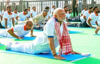 PM Modi did yoga with 3 lakh people in Visakhapatnam