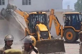 Big action against Changur Baba in conversion case, bulldozer runs on luxurious mansion