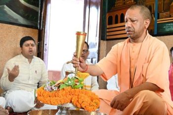 First day of Sawan CM Yogi performed Rudrabhishek