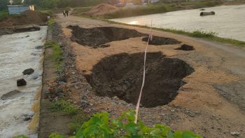 In Khunti district, the diversion on the Dodma to Govindpur road was washed away due to rain, many villages affected