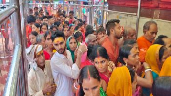 On the first day of the month of Sawan, Baba Basukinath's Faujdari Darbar became crowded with saffron-clad Kanwaria Shiva devotees