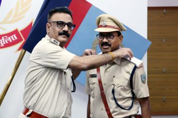 Shri Anurag Gupta, Director General and Inspector General of Police honoured the newly promoted Deputy Superintendent of Police by putting a badge on them