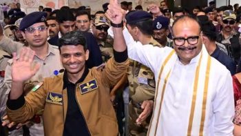 Shubhanshu Shukla reached his hometown Lucknow, got a grand welcome at the airport