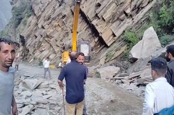 Chamba Landslide closes NH and Bharmour roads, traffic affected
