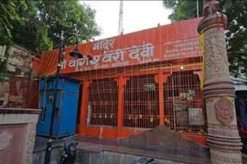 On the fifth day of Navratri, devotees thronged the temple to offer prayers to Skandamata in Kashi, the city of Shiva.