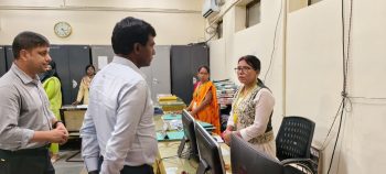 After the festival holidays, Deputy Commissioner cum District Magistrate Ranchi Shri Manjunath Bhajantri conducted a surprise inspection of various offices located in the Collectorate.