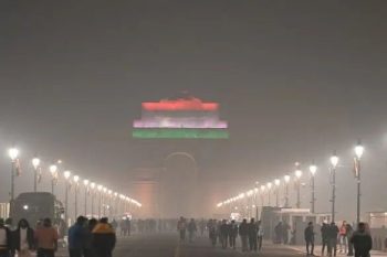 Pollution in the capital Delhi has become alarming;AQI crosses 300