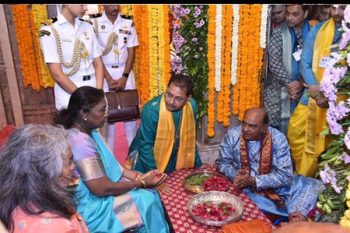 President Draupadi Murmu visited Lord Dwarkadhish in Gujarat.