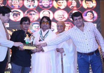 Senior advocate and film journalist Kali Das Pandey received the 'Mahatma Gandhi Ratna Award'.