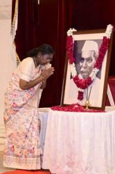 President pays floral tribute to Dr. Rajendra Prasad on his birth anniversary