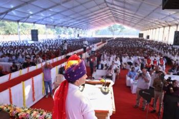Union Communications Minister Jyotiraditya M. Scindia addressed the Rural Postal Service Conference in Kolhapur, Maharashtra, and motivated the rural postal workers.