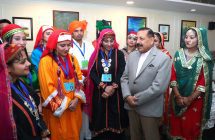 Union Minister Dr. Jitendra Singh hosted a tea party yesterday for the Jammu and Kashmir tableau team that performed at the Republic Day celebrations on Kartavya Path.