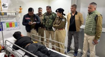 A knife fight broke out between two groups over setting up an Eid stall on Church Road, Fatullah Road, injuring three.