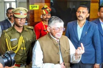 Governor Santosh Kumar Gangwar cast his vote in the municipal body elections.