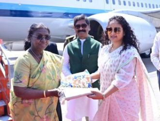 President Draupadi Murmu received a grand welcome at Birsa Munda Airport in Ranchi.