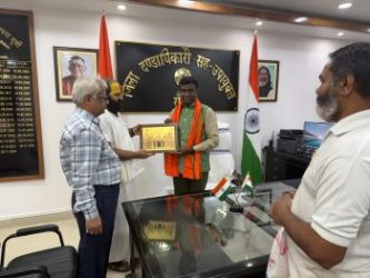 Members of Shri Ram Janaki Tapovan Temple Trust met DC Ranchi Shri Manjunath Bhajantri