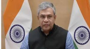 Union Minister Shri Ashwini Vaishnaw reviewed passenger amenities and safety with officials.