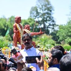 Chief Minister Shri Hemant Soren paid tribute to the brave martyr Sido-Kanhu