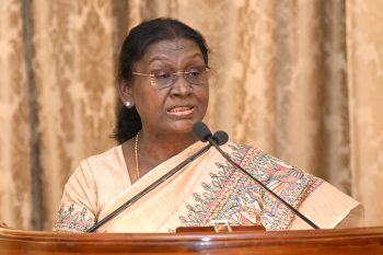 Probationary officers of Indian Railways and Assistant Executive Engineers of the Central Engineering Service met with the President.