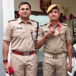 Ranchi, JAP-1 players hoisted the flag, Commandant cum Ranchi SSP Rakesh Ranjan honored gold medalist Ganga Shrestha and the basketball team.