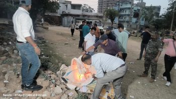 Ranchi police took action and chased away people consuming drugs and playing cards.