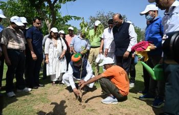 Union Minister Arjun Ram Meghwal lauded the cleanliness and green initiatives undertaken under the 'Swachhata Pakhwada'.