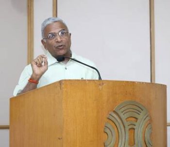 IIMC released a special issue of ‘Sanchar Madhyam’ on the occasion of the completion of 200 years of Hindi journalism.