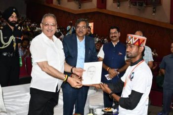 The Governor of Himachal Pradesh interacted with the Yuva Sangam delegation at the Central University of Himachal Pradesh.