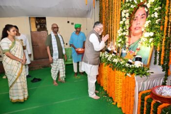 Governor Santosh Kumar Gangwar reached Nemra and paid a heartfelt tribute to Rupi Soren.